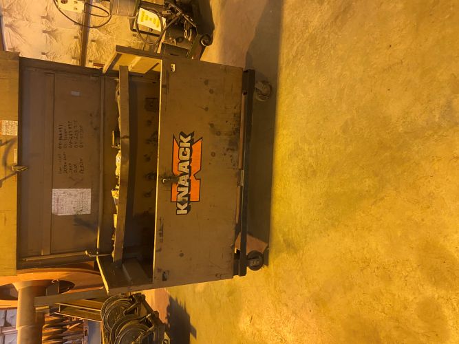 Lot of Miscellaneous Tooling, Rams, Hydraulic Pumps, and Impact Sockets - Image 6